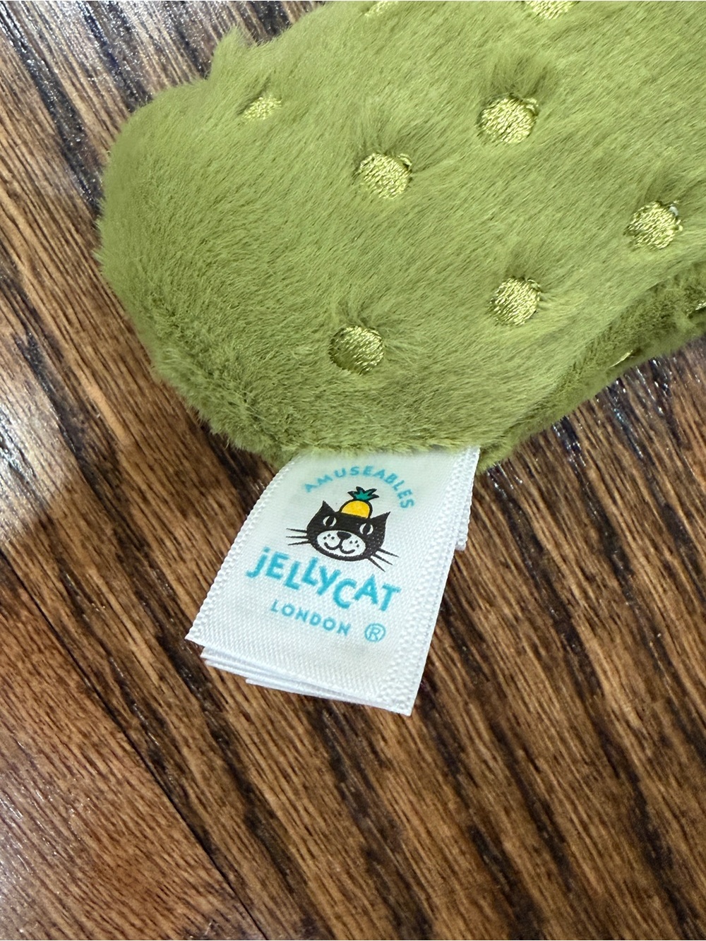 Jellycat Amuseables Pickle Bag Charm Plush Keyring - Light Green & Tan - Picture 4 of 5